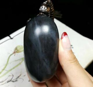 珍品,新疆和田玉籽料青花一念之间把件