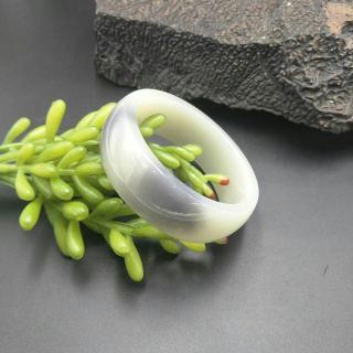 一块偌大新疆且末青花和田玉料,出来立马变了
