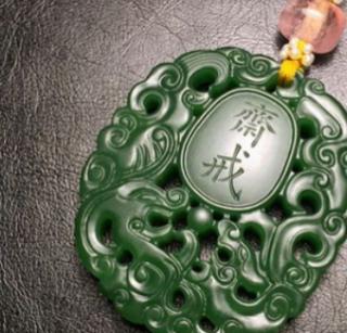 #点击头像看直播##和田玉#属于糖玉和羊脂白玉之间的过渡品种.要求糖